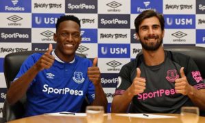 Mina como jugador del Everton