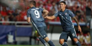 James frente al Benfica