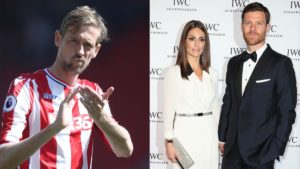 crouch y la esposa de xabi alonso en el liverpool