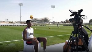 La reacción de Pogba cuando le manda un BALONAZO...En plena entrevista!