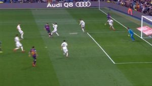 Golazo de Suárez. Al primer toque. Pase de Dembelé