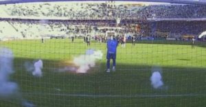 Agresión de los hinchas de Wilstermann a arquero de The Strongest.