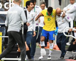 asi quedo el tobillo de neymar tras la lesion ante qatar