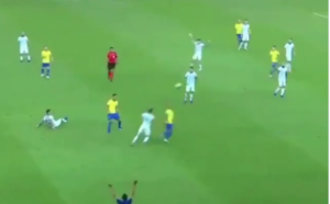 jugada de dani alves argentina brasil copa america