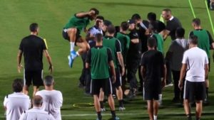 Peligrosa broma de Cristiano Ronaldo a un policía en China ya es viral