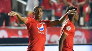 El SaintEtienne consigue la cesión por dos temporadas con opción de compra del mediocampista colombiano de 18 años Luis Sánchez que llega desde el América.