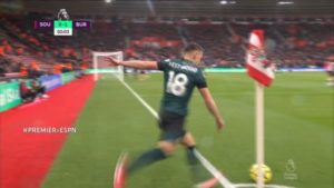 Gol olímpico de Ashley Westwood en el minuto 2 BURNLEY vs. Southampton