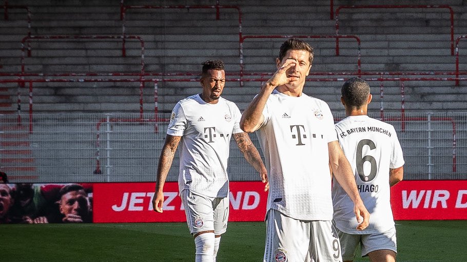 Vuelve el fútbol en Alemania con los estadios vacíos, el Bayern sigue líder