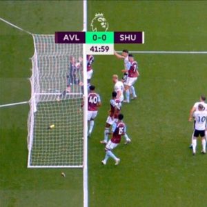 Increíble pero ésta jugada del Sheffield ante el aston villa, no terminó siendo gol