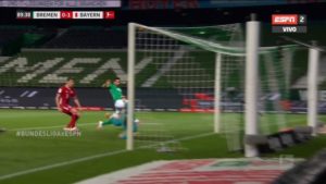 Neuer impide el gol de Claudio Pizarro en el último MINUTO. ATAJADÓN