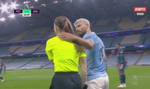 aguero city y juez de linea mujer