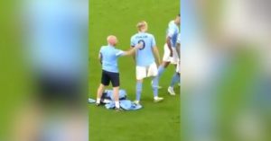El enorme gesto de Haaland con el utilero del Manchester City que ya es viral
