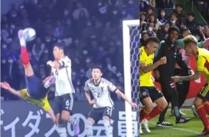 Santos Borré se disfraza de Oliver Atom: GOLAZO DE CHILENA ante JAPÓN