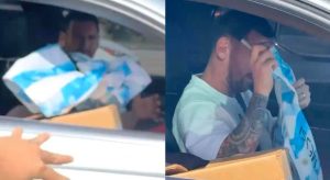 Le tiran una camiseta dentro de su coche a Messi en un semáforo y su reacción es ORO